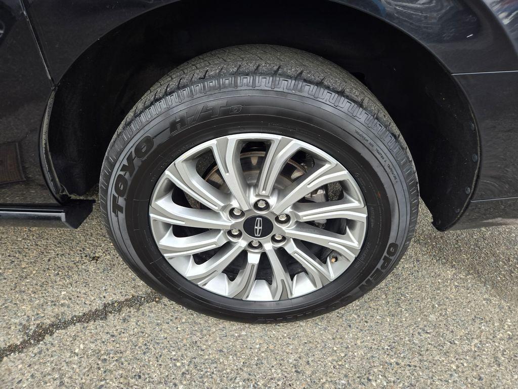 used 2024 Lincoln Navigator car, priced at $63,999