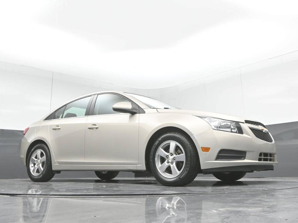 2014 Tan Chevrolet Cruze