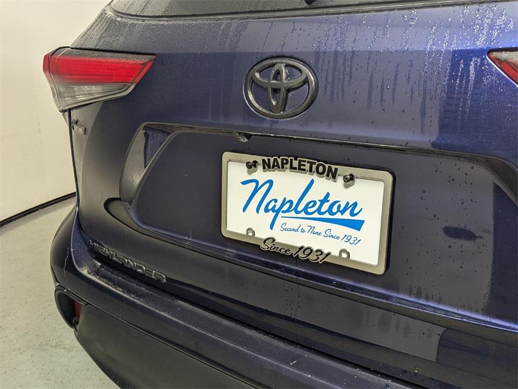 used 2022 Toyota Highlander car, priced at $29,750