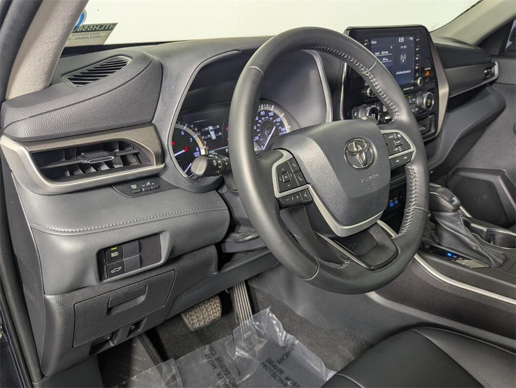 used 2022 Toyota Highlander car, priced at $29,750
