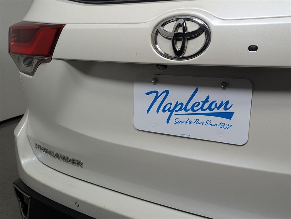 used 2018 Toyota Highlander car, priced at $21,838