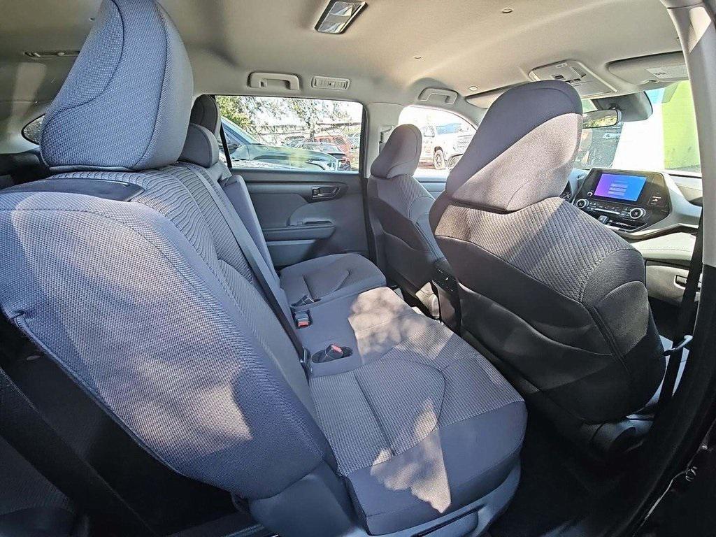 used 2025 Toyota Highlander car, priced at $40,500
