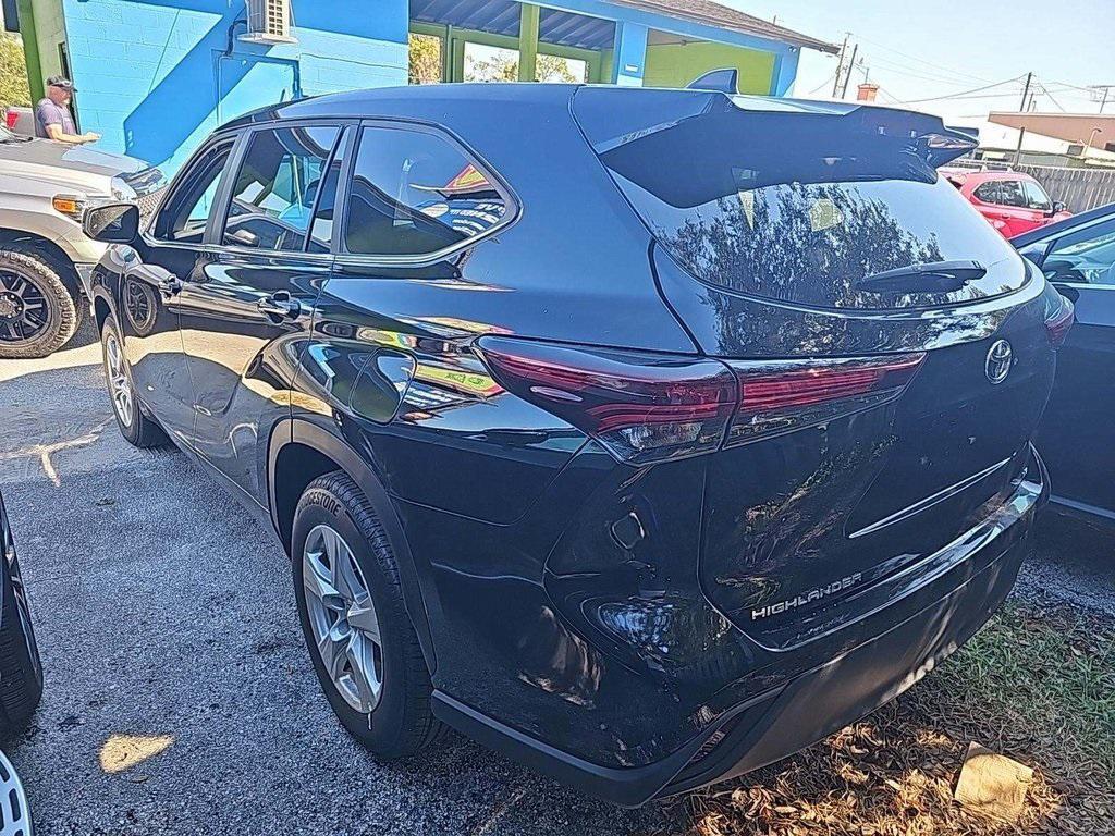 used 2025 Toyota Highlander car, priced at $40,500