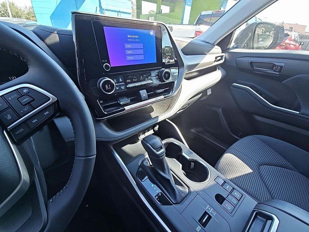 used 2025 Toyota Highlander car, priced at $40,500