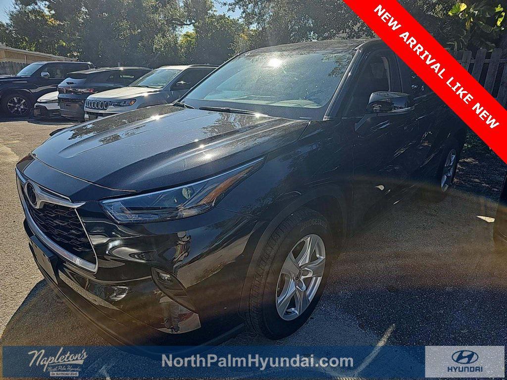 used 2025 Toyota Highlander car, priced at $40,500