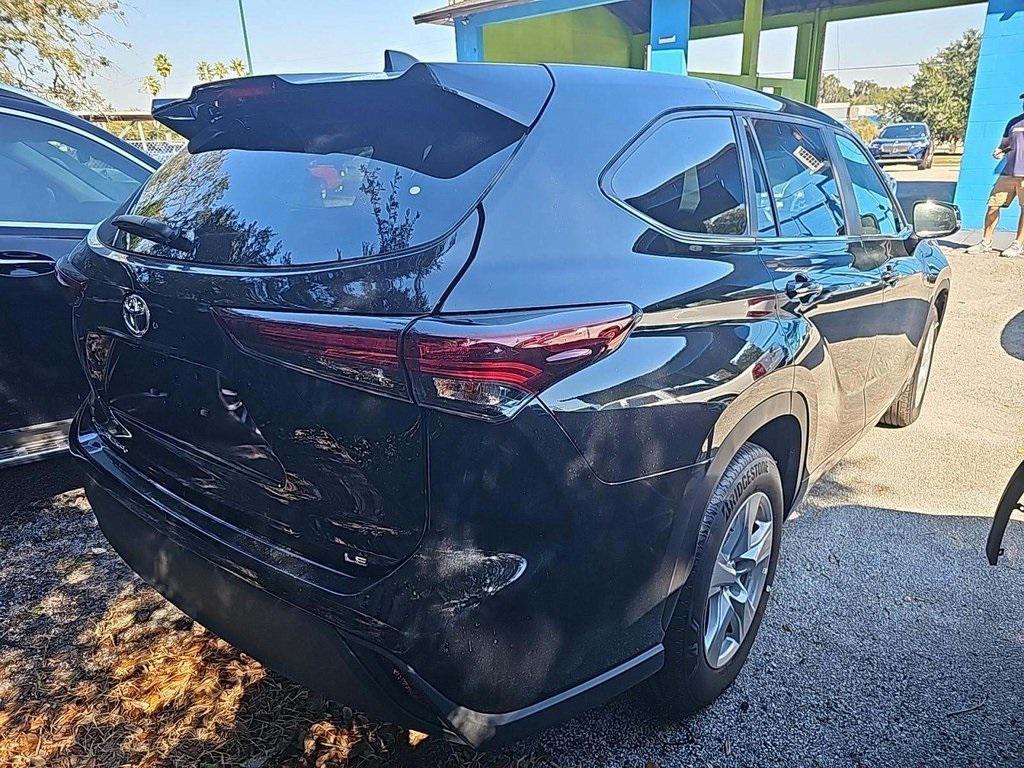 used 2025 Toyota Highlander car, priced at $40,500