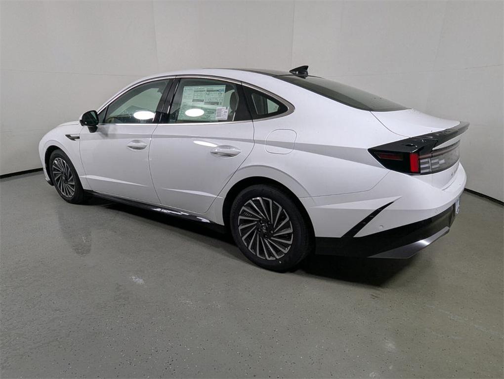 new 2025 Hyundai Sonata Hybrid car, priced at $37,196