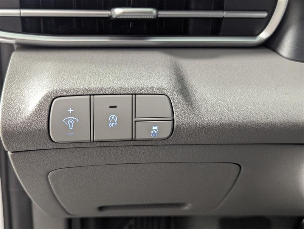 new 2025 Hyundai Elantra car, priced at $18,900