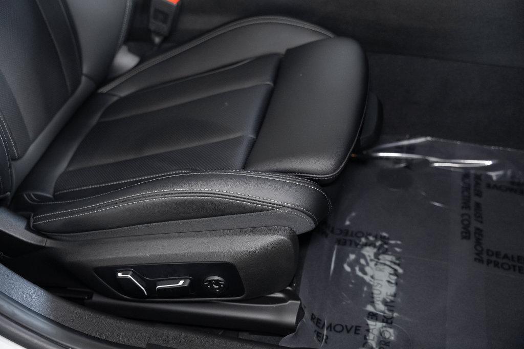 BMW 3 Series view 25