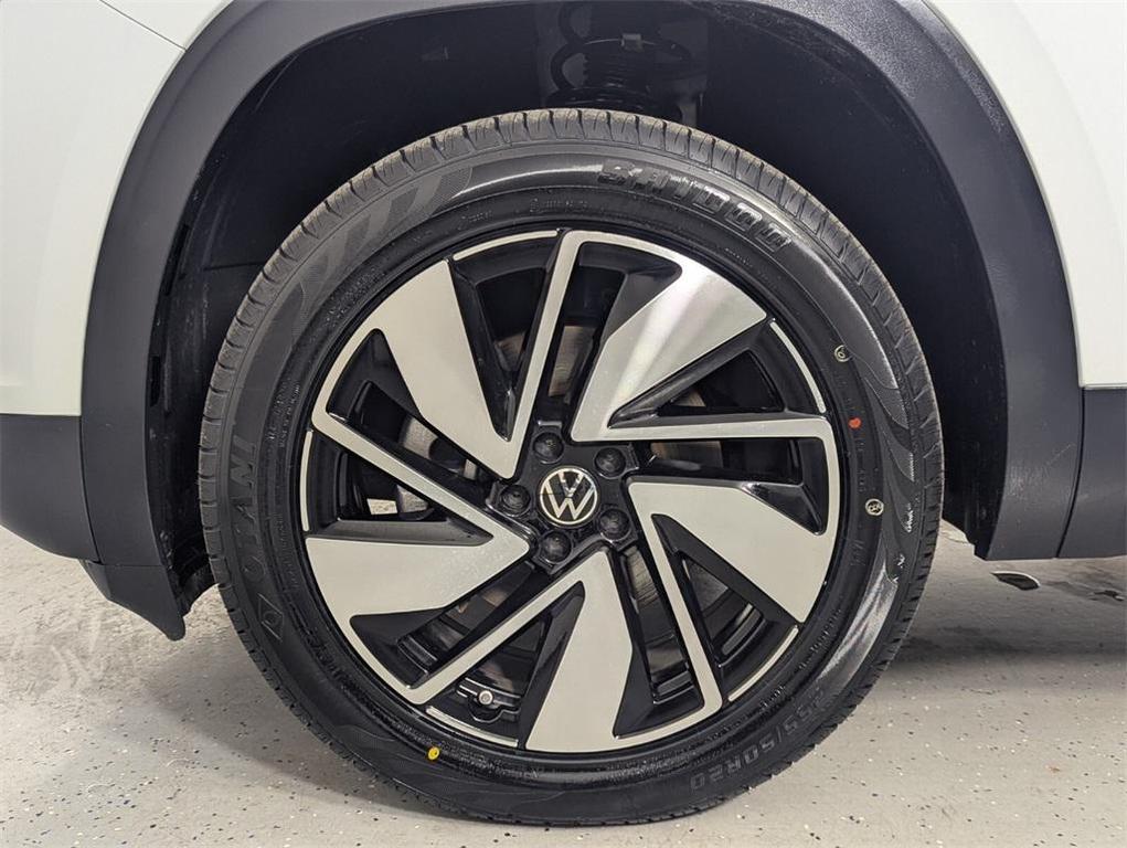 used 2025 Volkswagen Atlas car, priced at $31,500