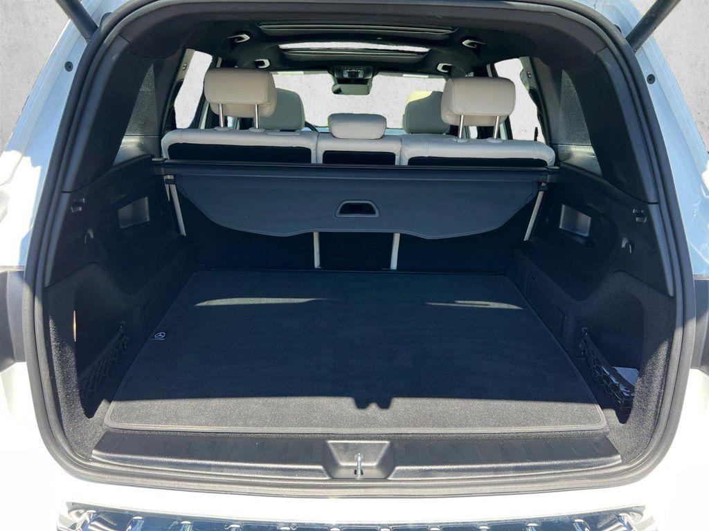Mercedes-Benz GLB view 23