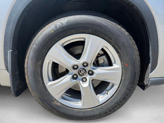 used 2021 Toyota Highlander car
