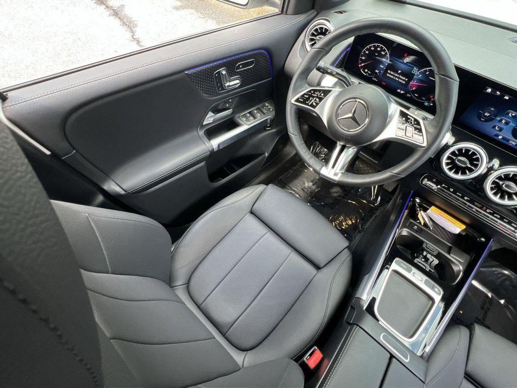 Mercedes-Benz GLB view 13