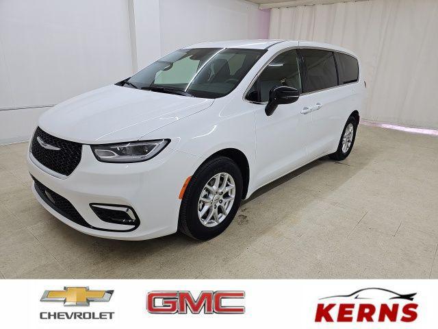 used 2025 Chrysler Pacifica car, priced at $32,462