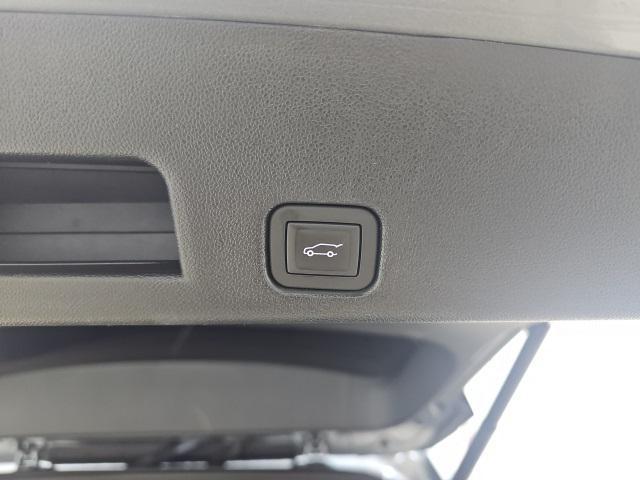 used 2025 Chevrolet Traverse car, priced at $33,988