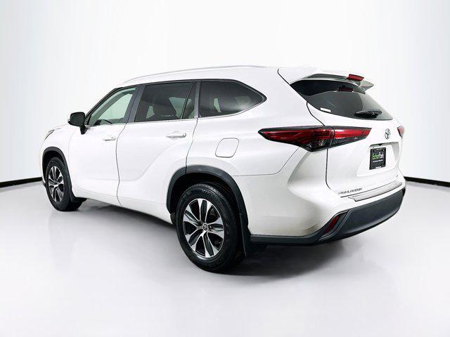 used 2023 Toyota Highlander car, priced at $30,996