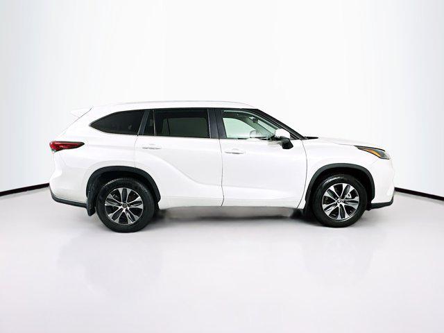 used 2023 Toyota Highlander car, priced at $30,996