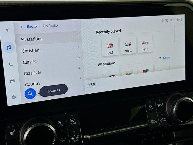 used 2023 Toyota Highlander car, priced at $30,996