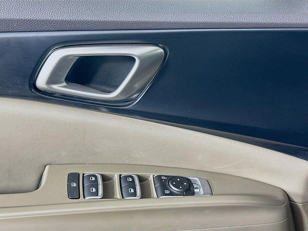used 2025 Kia Carnival car, priced at $31,896
