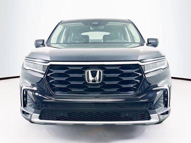 used 2025 Honda Pilot car, priced at $35,987