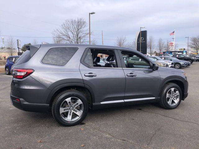 used 2025 Honda Pilot car, priced at $40,608