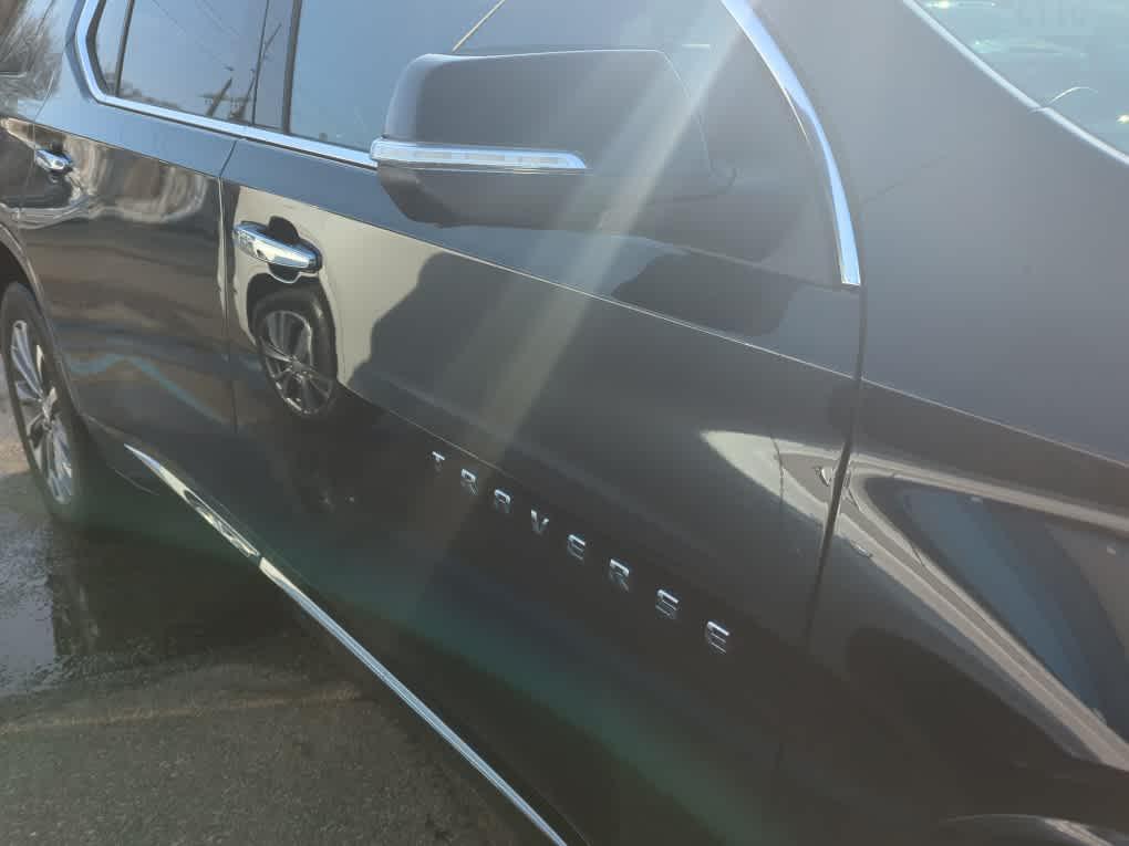 used 2023 Chevrolet Traverse car, priced at $33,908