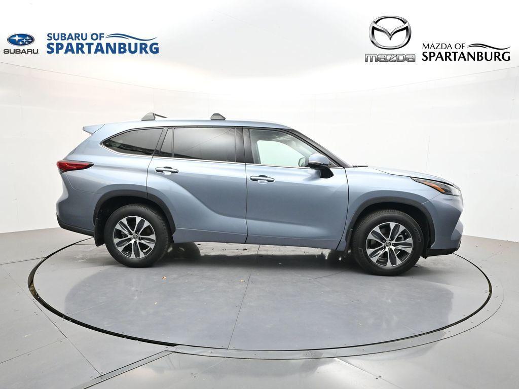 used 2022 Toyota Highlander car, priced at $38,297