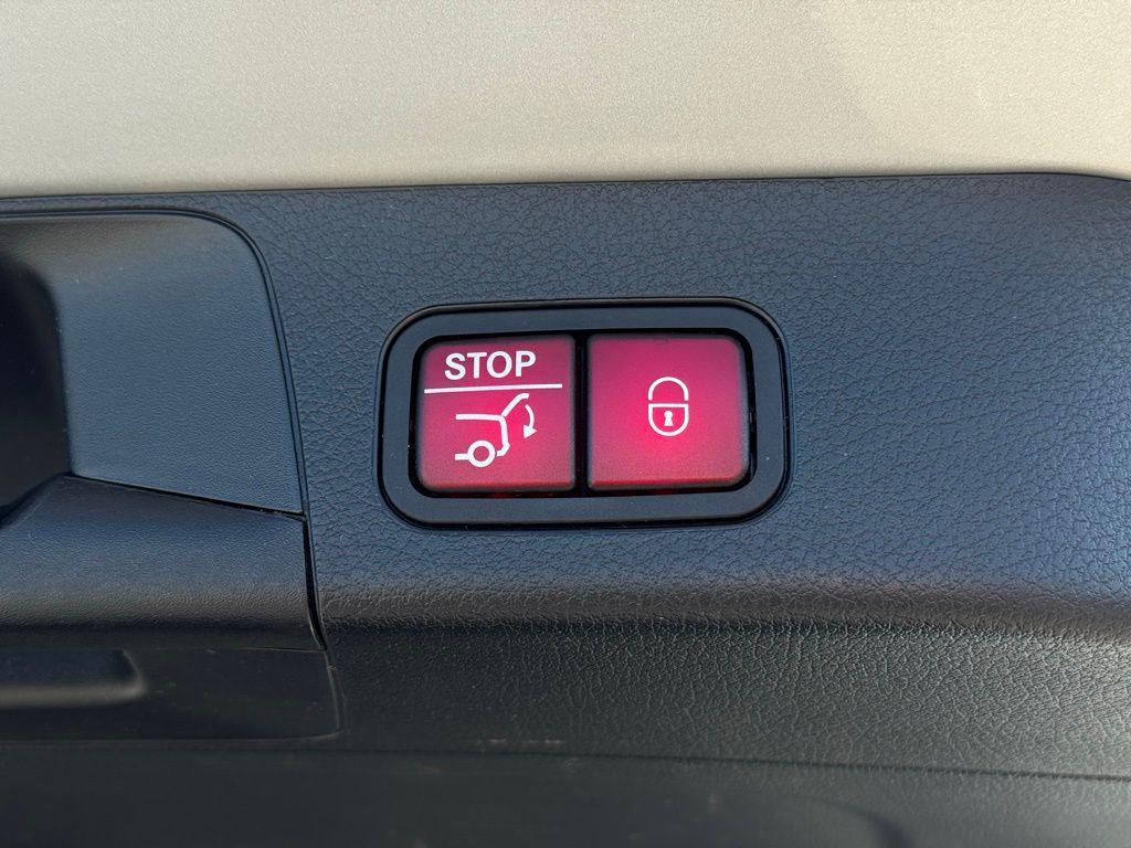 used 2021 Mercedes-Benz GLB 250 car, priced at $23,665