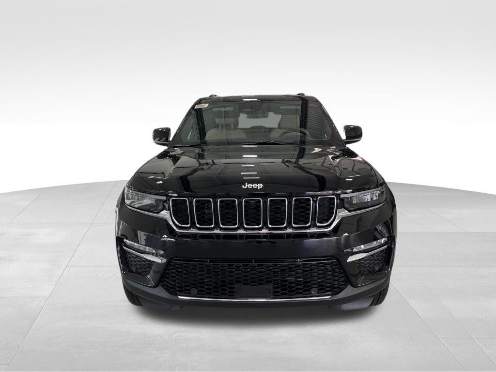 new 2025 Jeep Grand Cherokee car, priced at $39,172