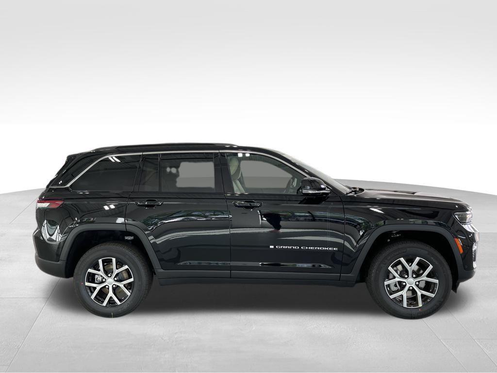 new 2025 Jeep Grand Cherokee car, priced at $39,172