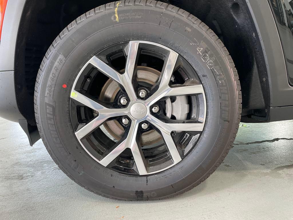 new 2025 Jeep Grand Cherokee car, priced at $39,172