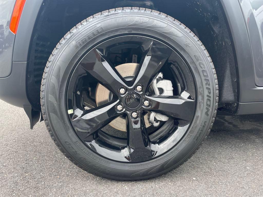 new 2025 Jeep Grand Cherokee car, priced at $41,532