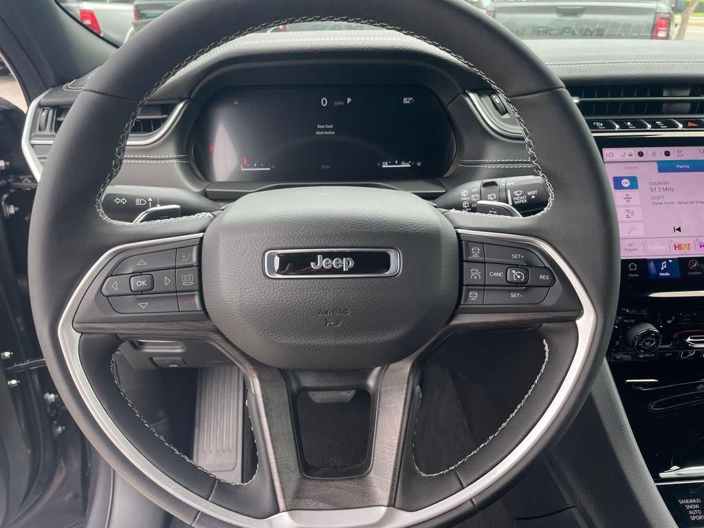 new 2025 Jeep Grand Cherokee car, priced at $41,532