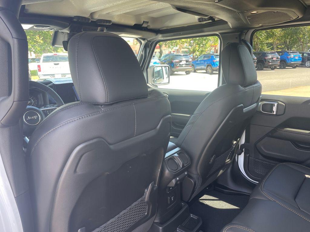 new 2025 Jeep Wrangler car, priced at $48,986