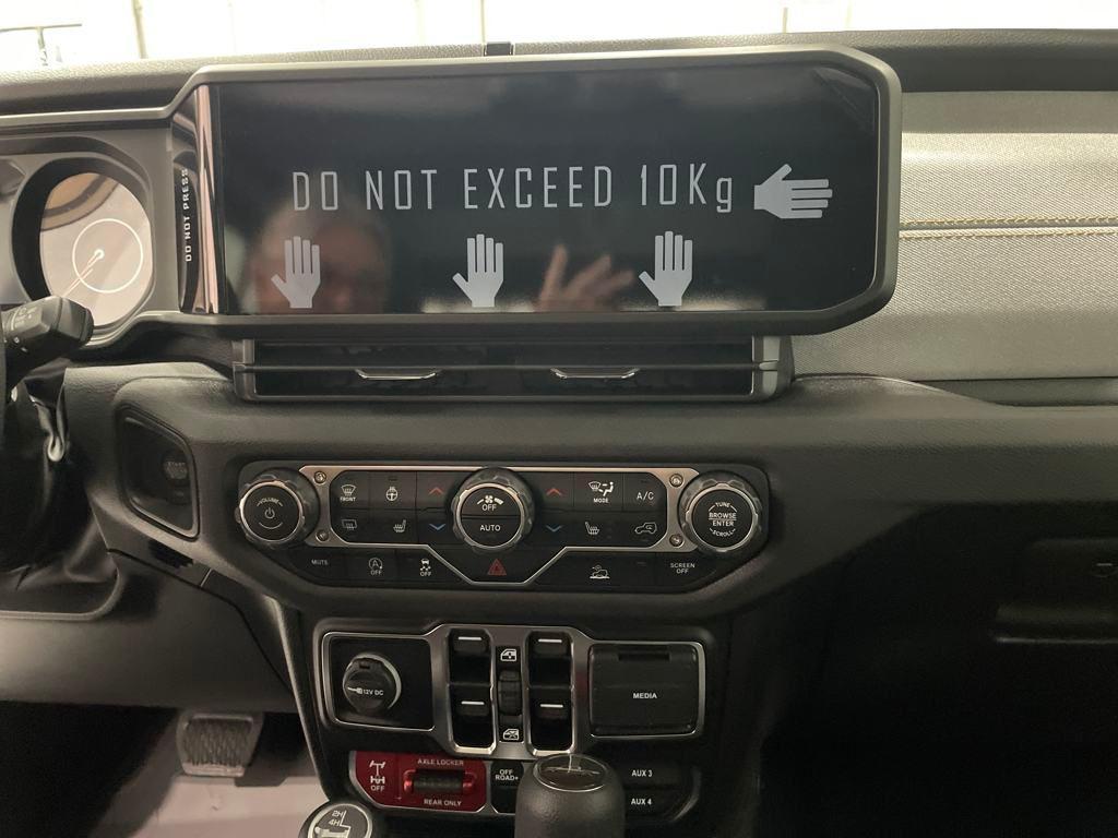 new 2025 Jeep Gladiator car, priced at $39,690