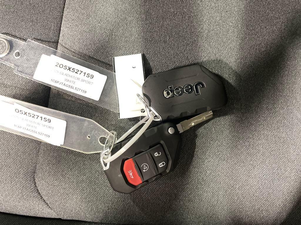 new 2025 Jeep Gladiator car, priced at $39,690