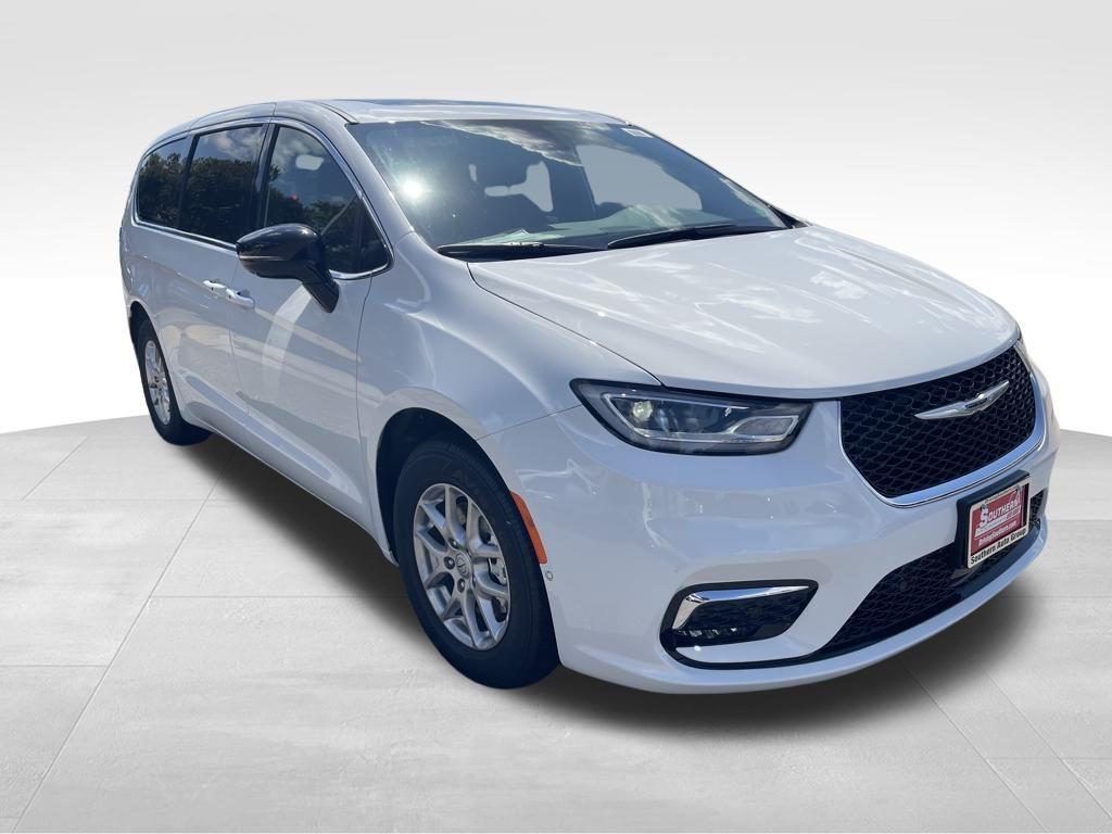 new 2026 Chrysler Pacifica car, priced at $39,372