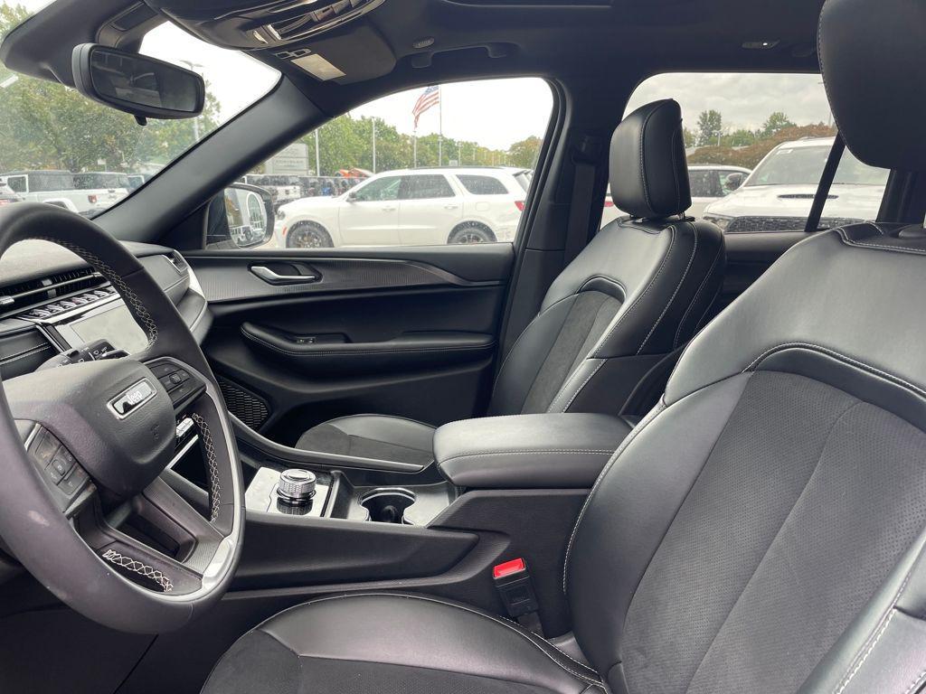 used 2025 Jeep Grand Cherokee car, priced at $31,892