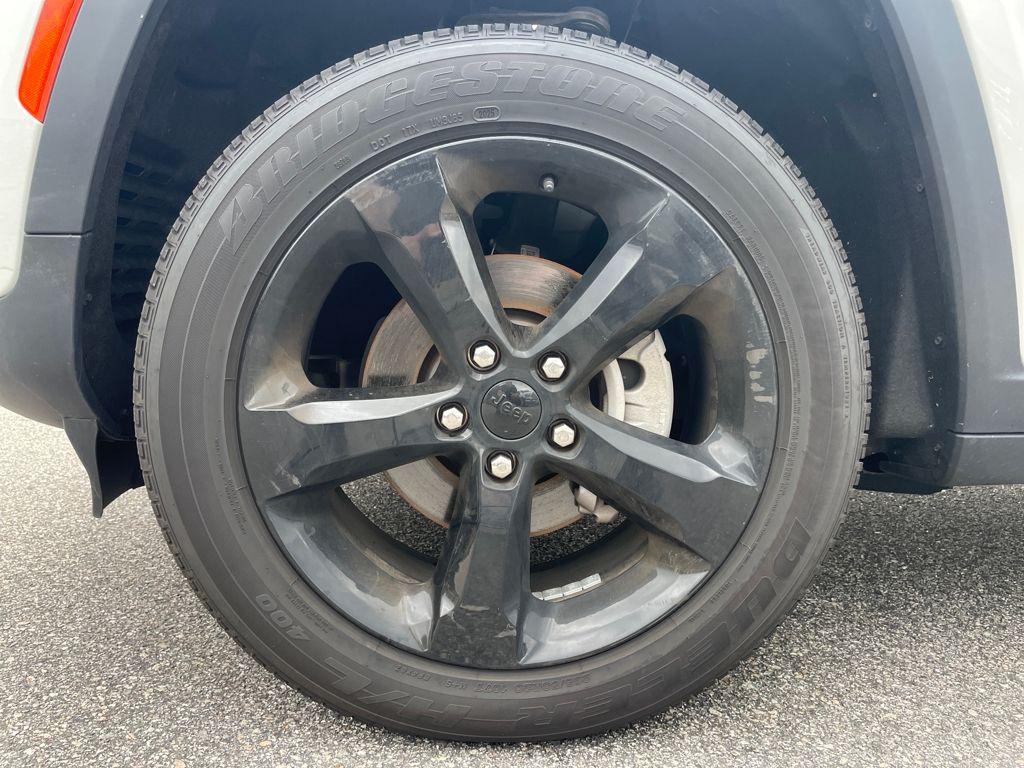 used 2025 Jeep Grand Cherokee car, priced at $31,892