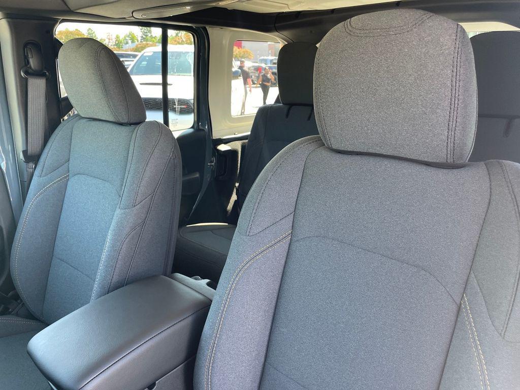 new 2025 Jeep Wrangler car, priced at $40,782