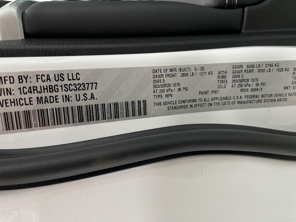 new 2025 Jeep Grand Cherokee car, priced at $42,872