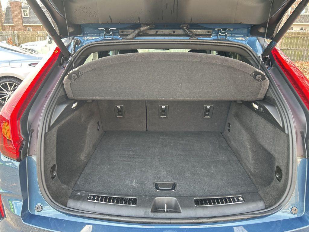 used 2025 Cadillac XT4 car, priced at $30,880