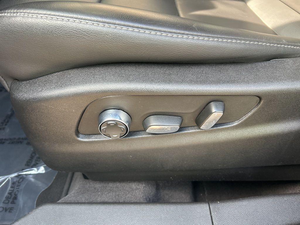 used 2025 Cadillac XT4 car, priced at $30,880