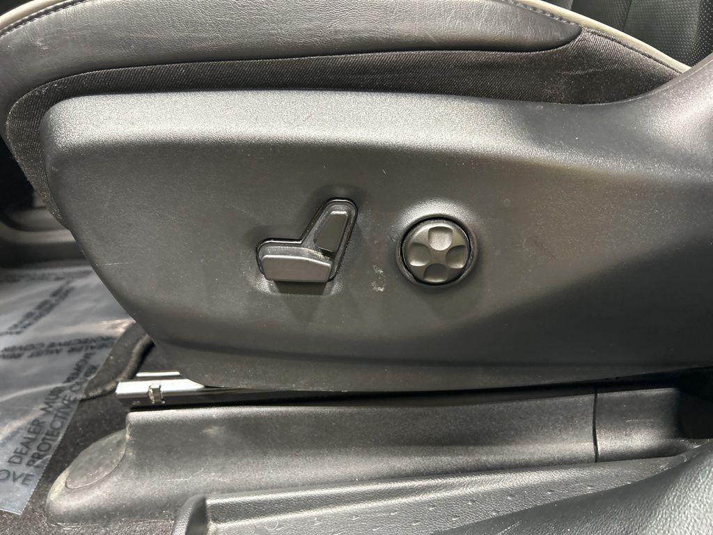 used 2025 Chrysler Pacifica car, priced at $32,910