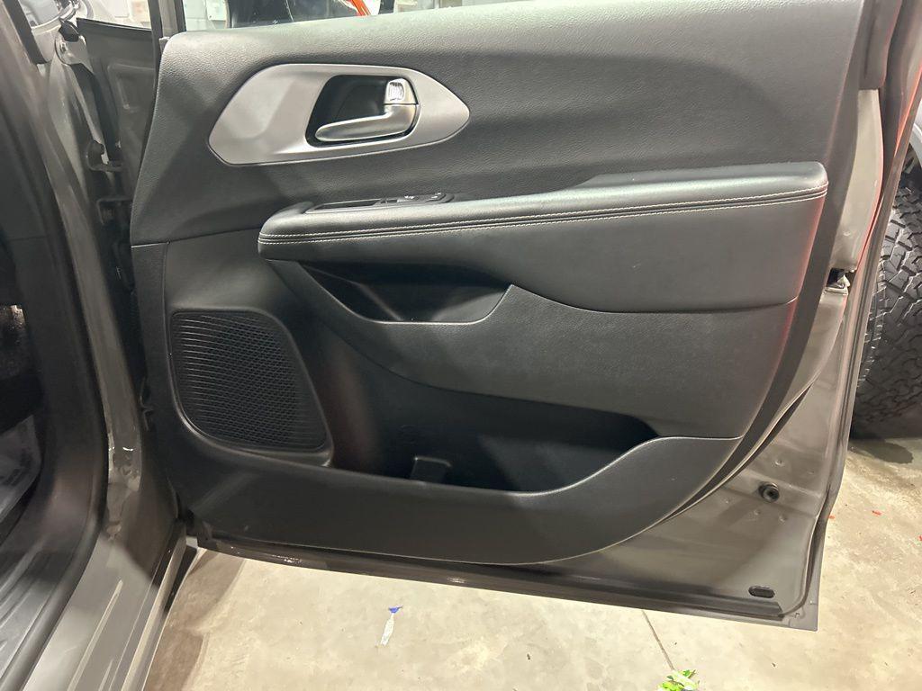 used 2025 Chrysler Pacifica car, priced at $32,910