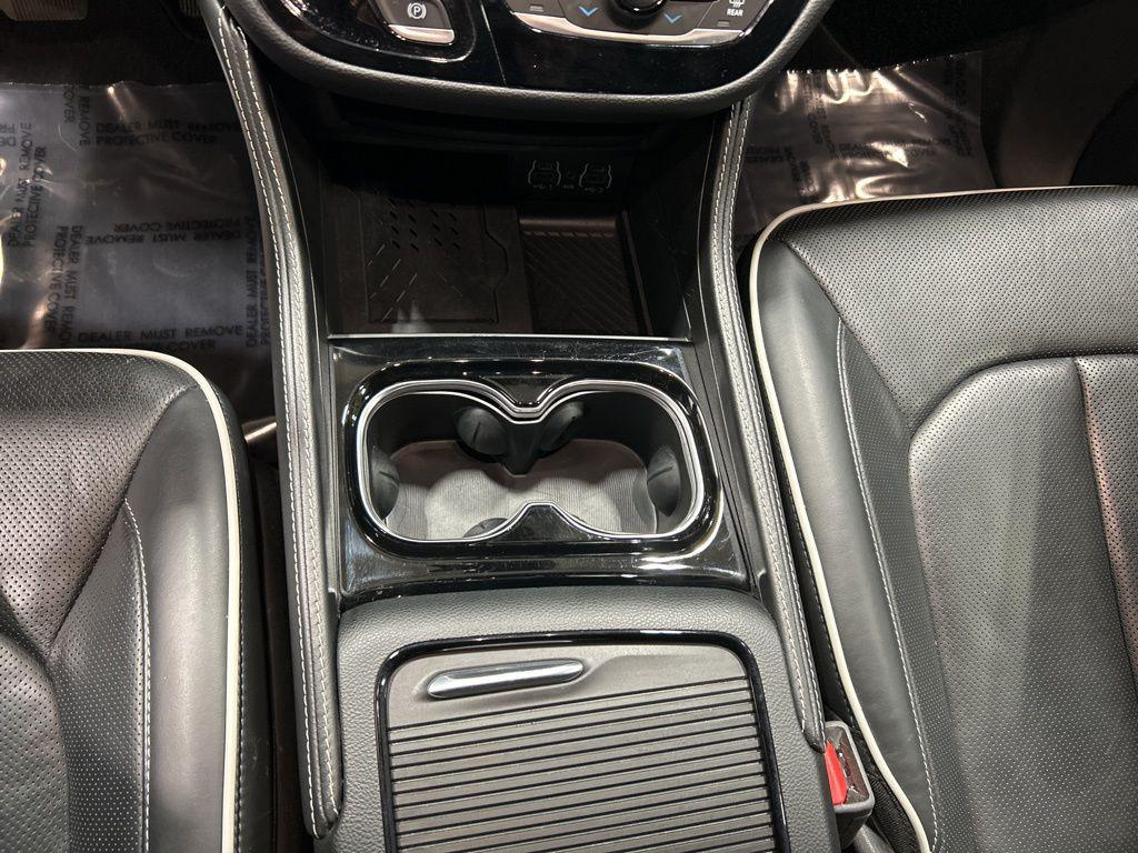 used 2025 Chrysler Pacifica car, priced at $32,910