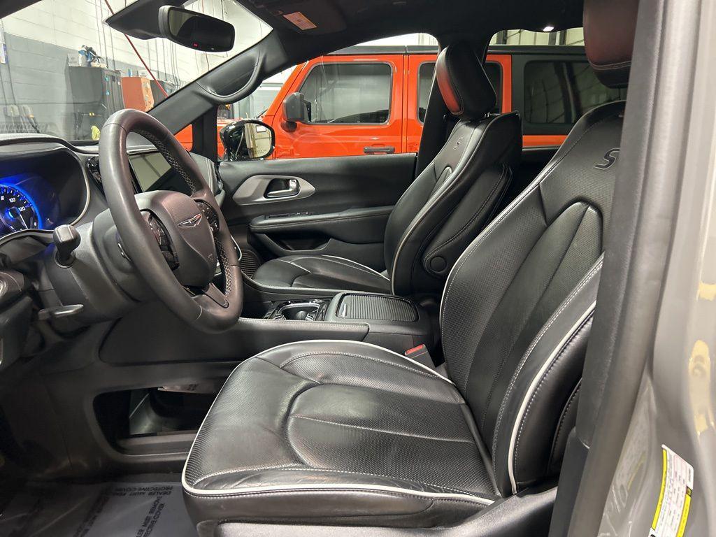 used 2025 Chrysler Pacifica car, priced at $32,910