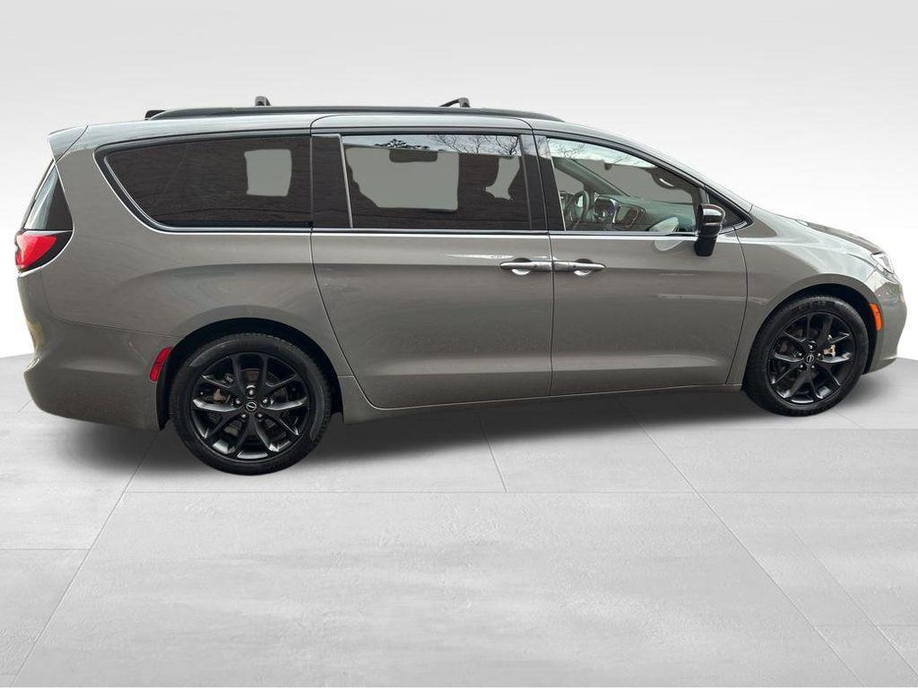 used 2025 Chrysler Pacifica car, priced at $32,910