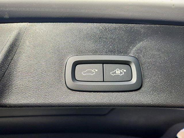 new 2025 Volvo XC40 car, priced at $40,793