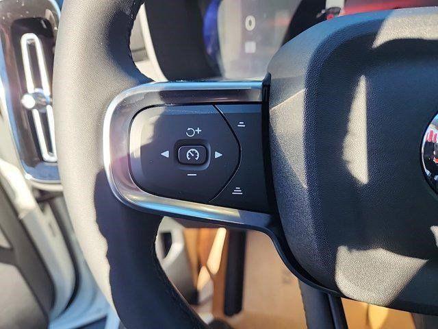 new 2025 Volvo XC40 car, priced at $40,793